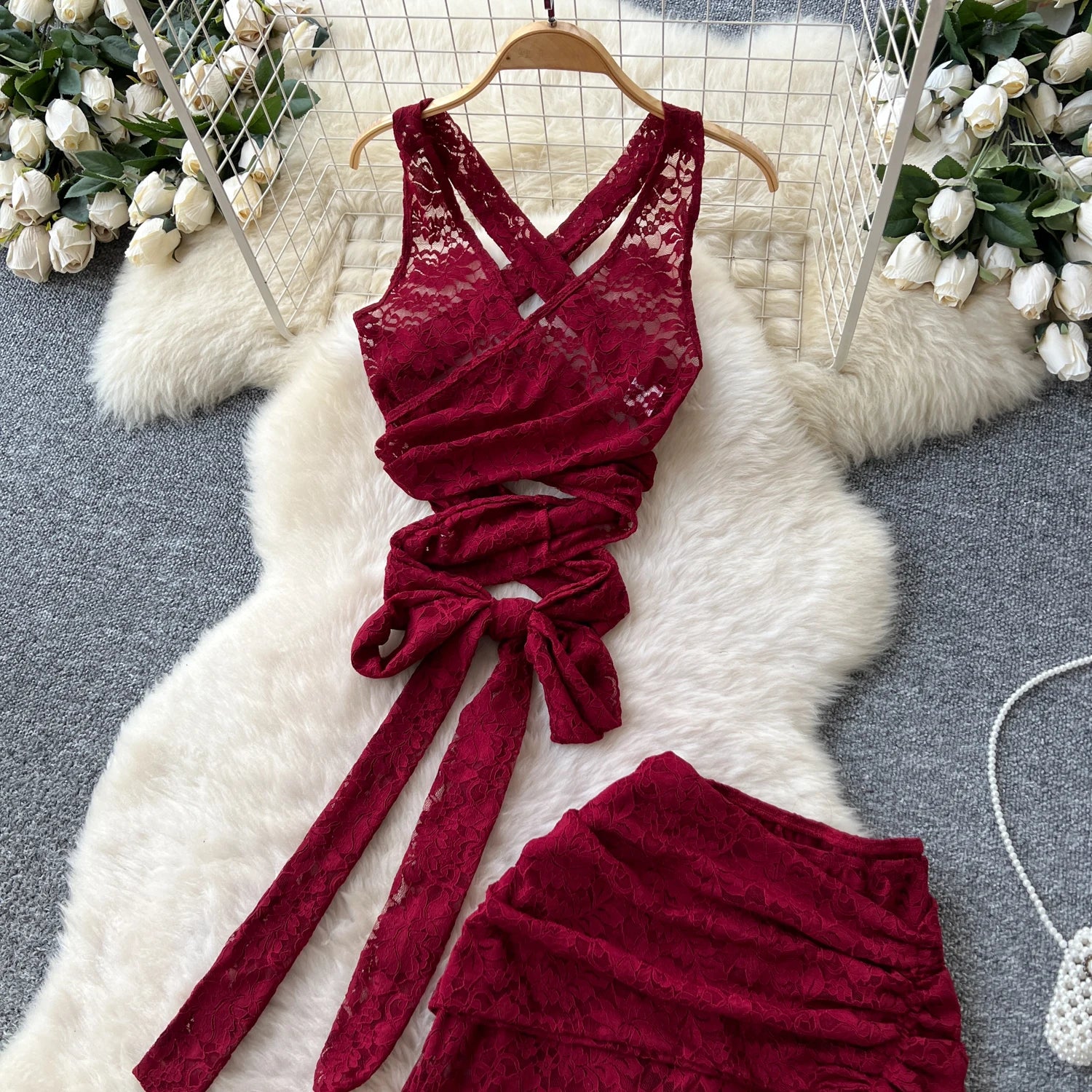 American clothing wholesale summer women’s sets include a tunic bandage top and a high-waisted lace set.