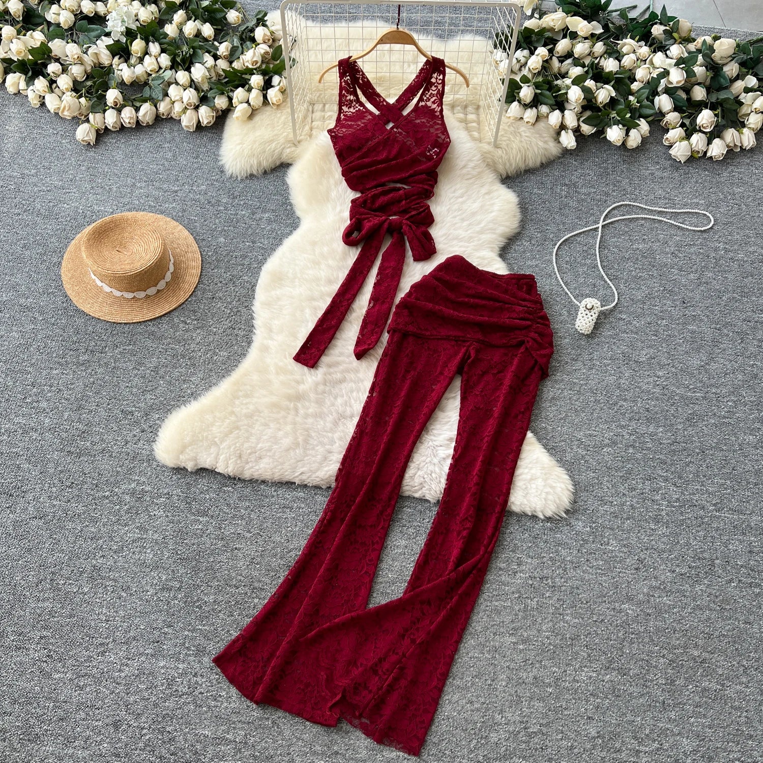 American clothing wholesale summer women’s sets include a tunic bandage top and a high-waisted lace set.