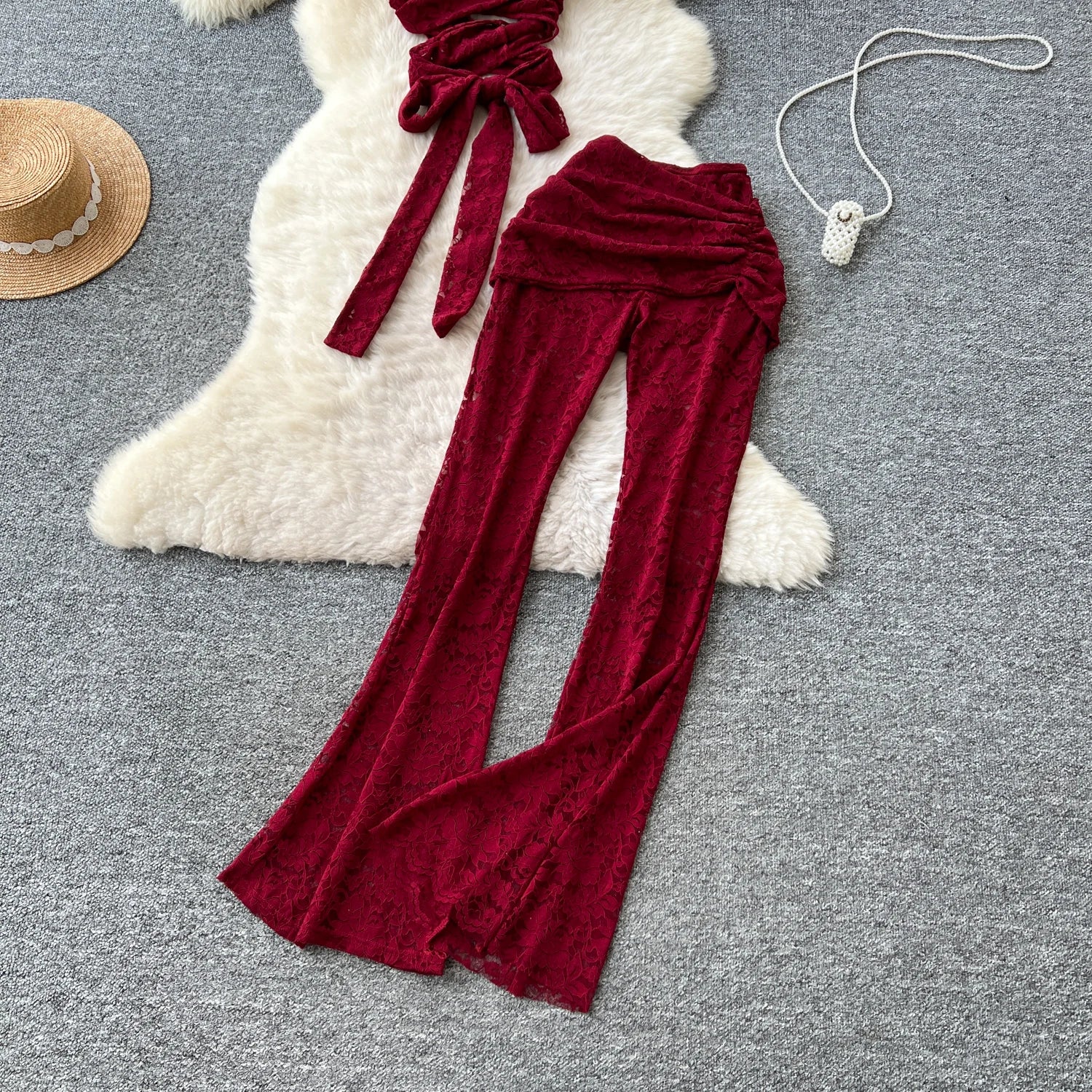 American clothing wholesale summer women’s sets include a tunic bandage top and a high-waisted lace set.