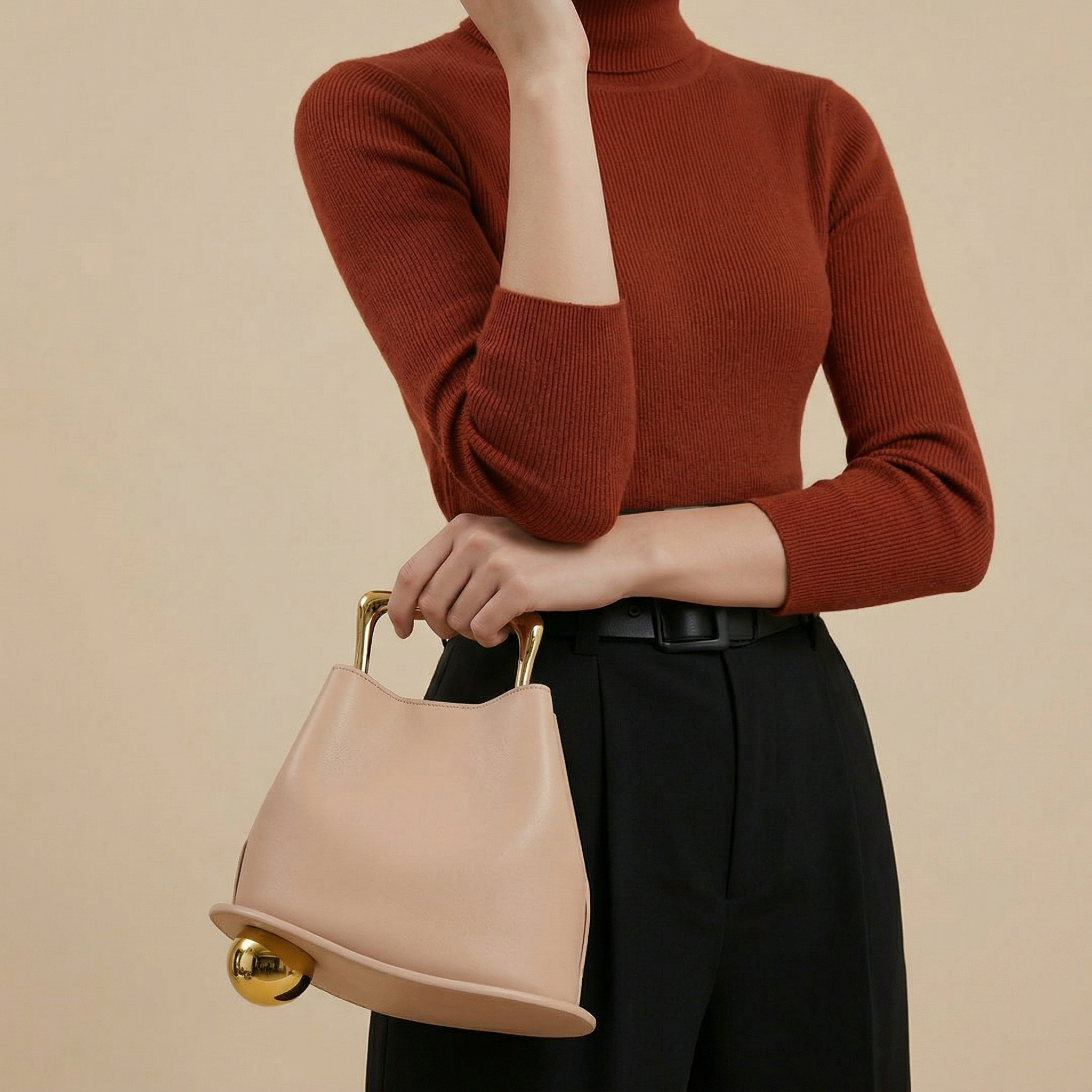 A unique, irregular hand-held bucket design crafted from luxurious pu leather.