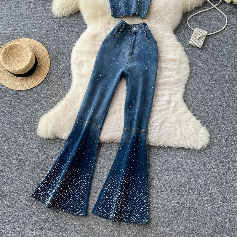 A stylish women’s summer outfit featuring a versatile sleeveless strapless vest with rhinestones and high-waisted denim trumpet pants.