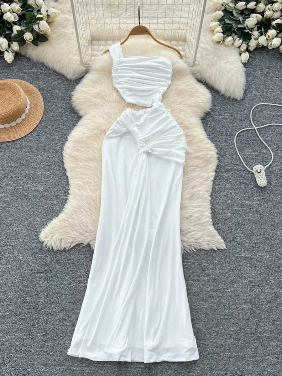 A trendy European hot girl pleated bandeau dress with an irregular cutout waist, slim fit, and pure desire design.