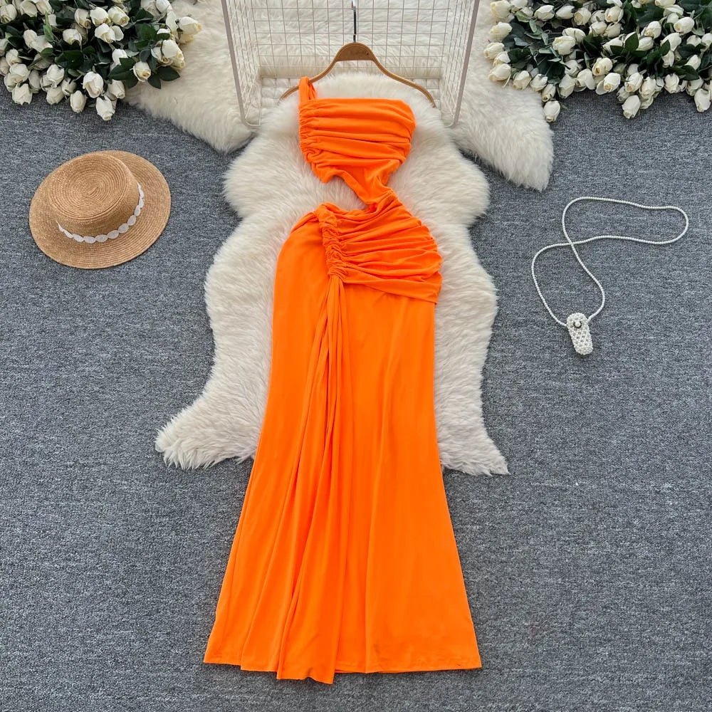 A trendy European hot girl pleated bandeau dress with an irregular cutout waist, slim fit, and pure desire design.