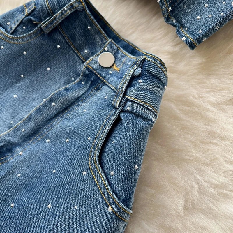 A stylish women’s summer outfit featuring a versatile sleeveless strapless vest with rhinestones and high-waisted denim trumpet pants.