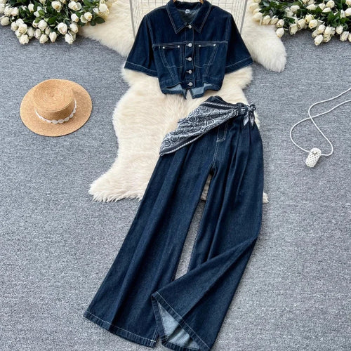 A matching denim pant set for women, including a short-sleeved denim top and high-waisted casual jeans, paired with scarves. This set is suitable for Korean women.