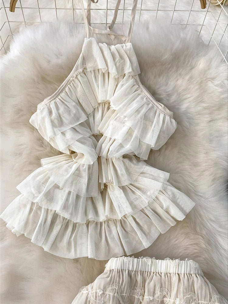 A vacation-style design with ruffled edges, a waist-cinching waistband, a slimming hem, a hanging neckline, suspenders, mesh pleats, and a high waist skirt.